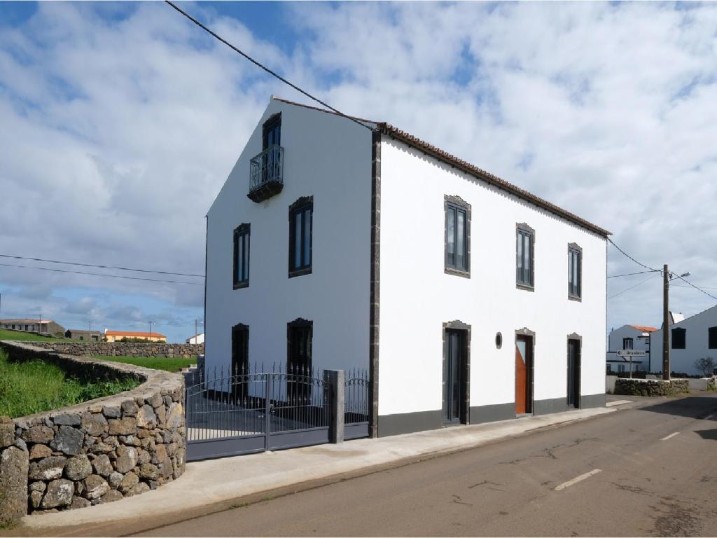 Casa Lagar de Pedra Caminho dos Pocos, no 64 Ribeirinha Santa Cruz da Graciosa, Acores, 9880-026 Santa Cruz da Graciosa