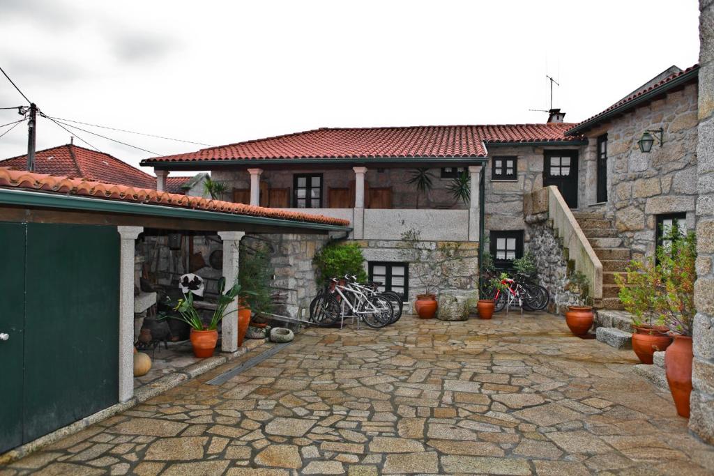 Casas do Cavaleiro Eira Caminho do Sagramento Lage s/n, 4970-655 Soajo