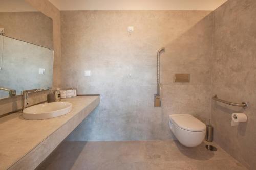 Hillside House Suites & Spa