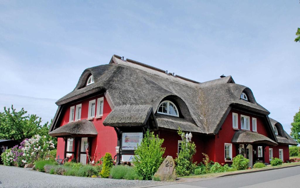 Séjour à la campagne Karolas Landhus unterm Reetdach Alt Reddevitz, Nr. 29 18586 Neu Reddevitz