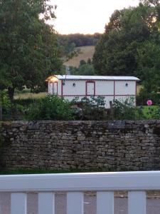 Séjour à la campagne La Roulotte de Francine route de Champeau 58210 Chazeuil Bourgogne