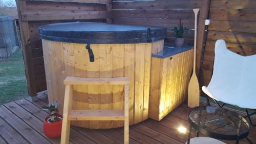 LA ROULOTTE DES AMISH & Bain Nordique à Remous Jacuzzi