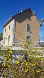 Séjour à la campagne Loft mansardé du train jaune avec vue sur les montagnes Route de Llivia 66800 Saillagouse Languedoc-Roussillon