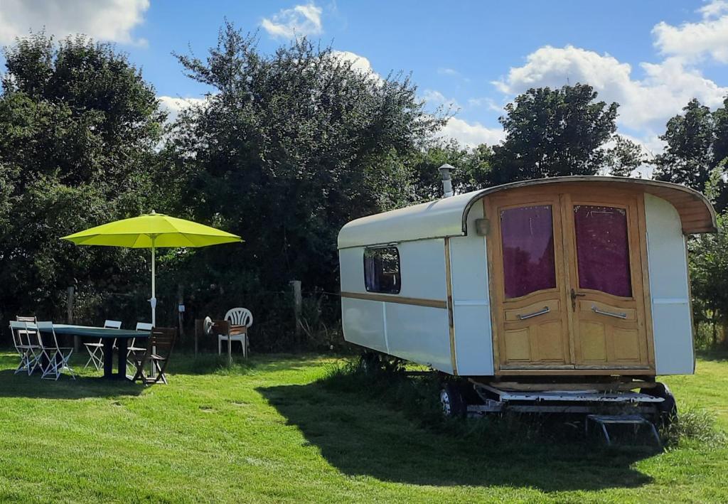 Séjour à la campagne Manoir du Bois Joly - Roulotte Gitane Le Bois Joly 28400 Margon