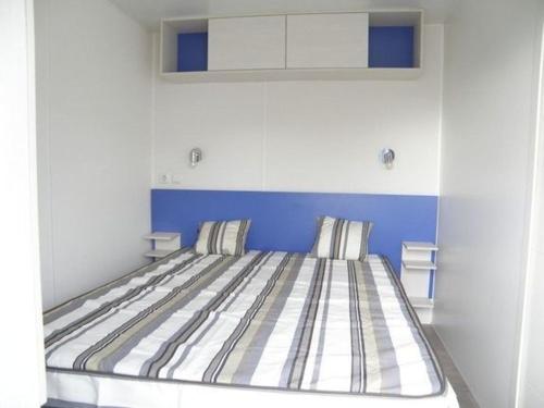 mobil home à l'oree du bois