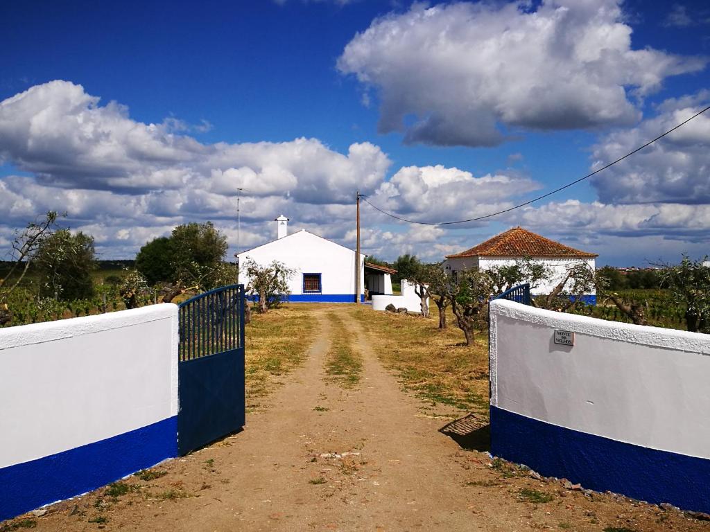 Séjour à la campagne Monte dos Velhos Estrada Nacional 256 - Reguengos Monsaraz (38.433364,-7.579574) 7200-206 Reguengos de Monsaraz