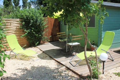 Petit chalet climatisé avec jacuzzi privé