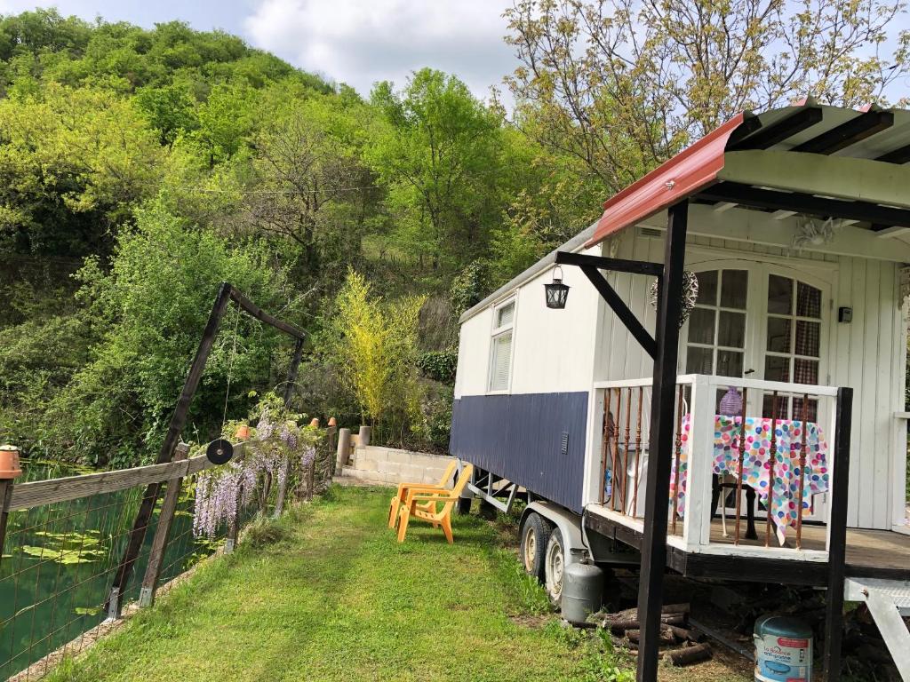 pipowagen Blagour gelegen aan waterbron Blagour, 46200 Lachapelle-Auzac