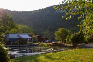 Séjour à la campagne pipowagen Blagour gelegen aan waterbron Blagour 46200 Lachapelle-Auzac Midi-Pyrénées