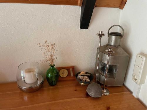 Reetdachhaus Inselkate mit Wasserblick und großem Grundstück