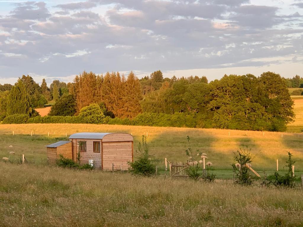 Séjour à la campagne Roulotte 360° nature Neuvialle 87400 Champnétery