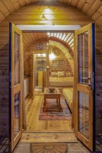 The Gold Pod, relax and enjoy on a Glamping house