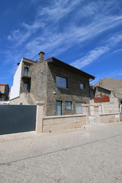 Afonsos House & Rooms Rua da Amoreira nº 7, 6300-245 Videmonte