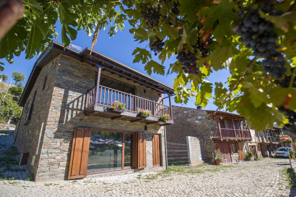 Casa da Portela Rua da Portela, 7, 5300-821 Rio de Onor
