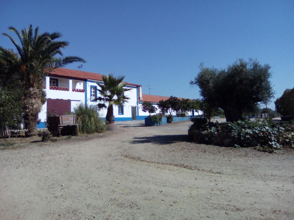 Séjour à la ferme Monte das Galhanas Monte das Galhanas, caixa postal 39 7250-201 Monte do Pigeiro