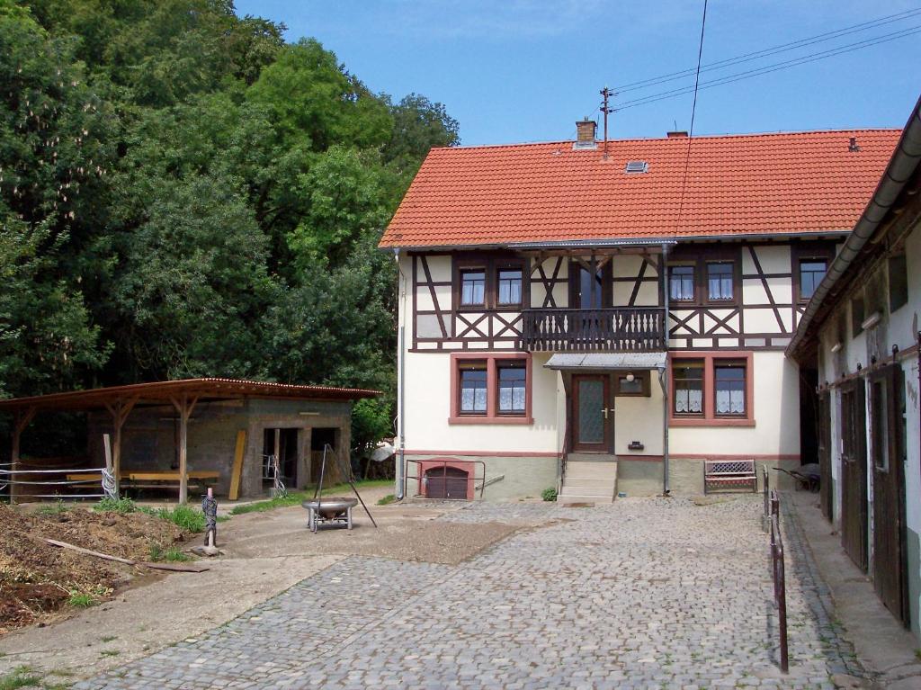 Pferdehof und Wanderreitstation Dörsam Bettenbach 75, 69509 Mörlenbach