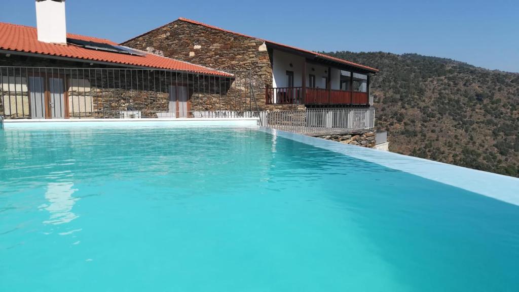 Terraços de Baco QUINTA DOS VALES OU CAPELA RIBALONGA - Estrada Nacional nr 214 KM 5, 5140-224 Ribalonga