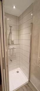 1 chambre - lit double - Avec salle de bain
