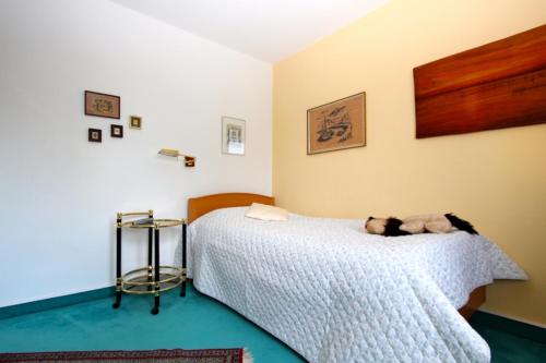 4865 Private Rooms