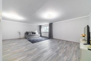 5650 Private Rooms