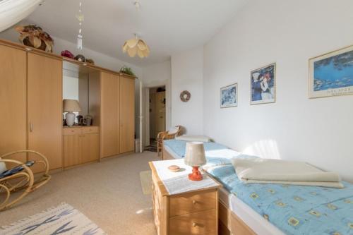 5837 Private Room