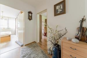 6393 Private Room