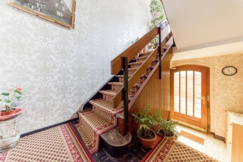 6606 Private Rooms