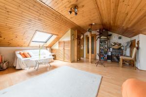 6703 Private Room