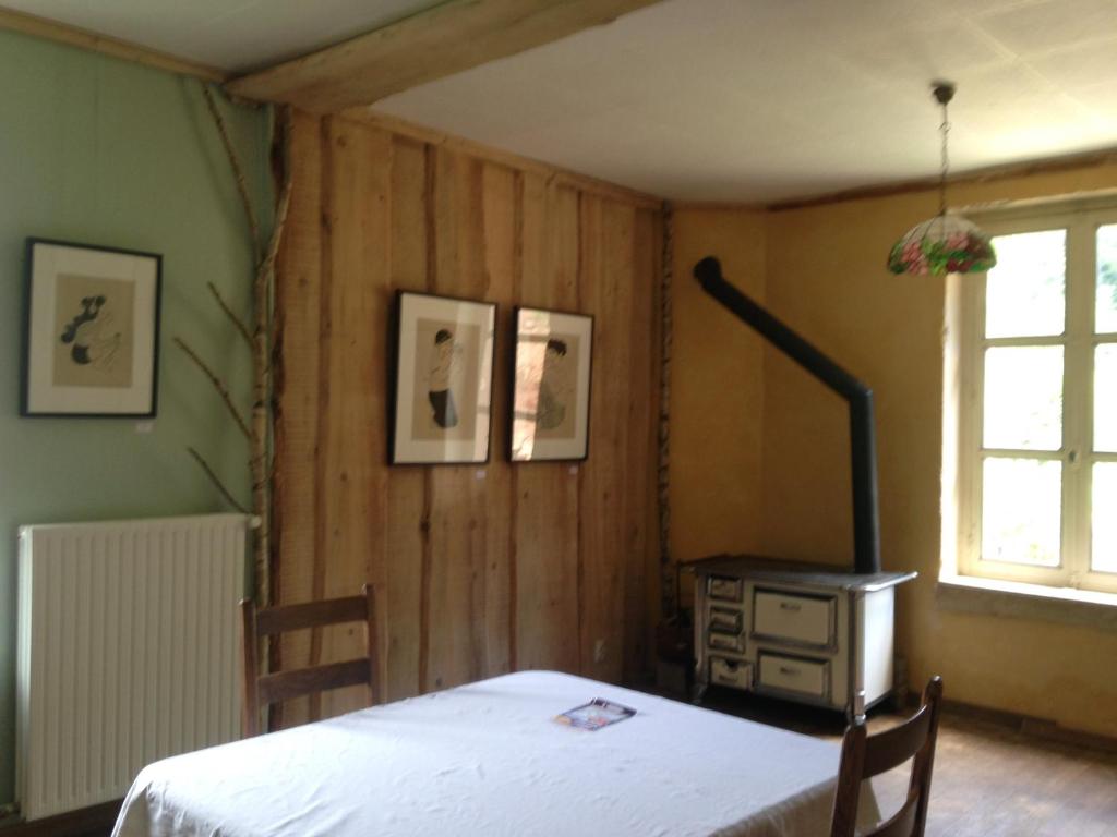 Séjour chez l'habitant A l'orée de soi - Maison forestière de la Soie - Eco gîte, chambres d'hôtes, camping au pied des Vosges Lieu dit Maison Forestière De La Soie 54480 Saint-Sauveur