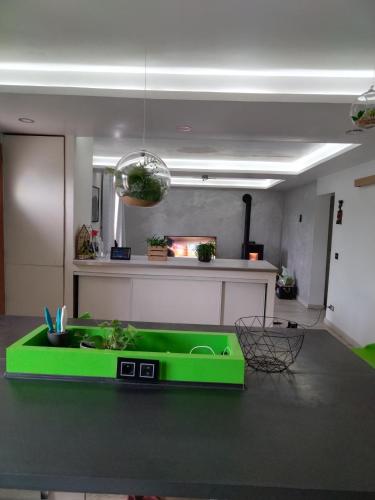 Agréable chambre double et salle d'eau privative dans maison de campagne