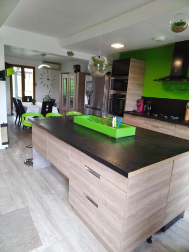 Agréable chambre double et salle d'eau privative dans maison de campagne