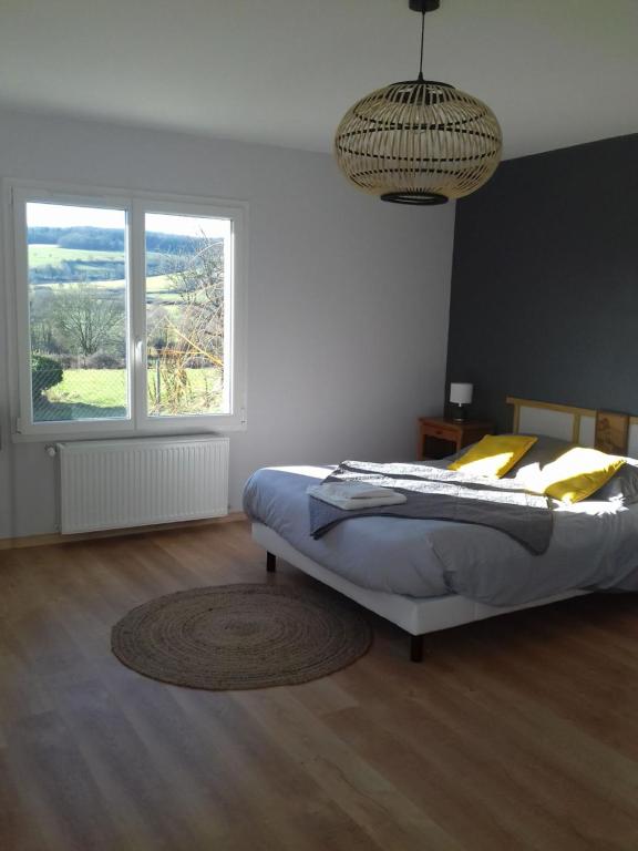 Séjour chez l'habitant Agréable chambre meublée, vue sur la vallée de l'Auxois 21 Rue du Château 21350 Villy-en-Auxois