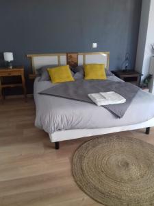Agréable chambre meublée, vue sur la vallée de l'Auxois