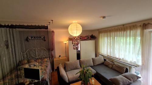 Akropolitan Schönes Zimmer in einer Wohnung mit eigenem großen Garten