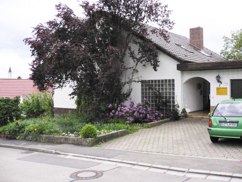 Apollonias Gastehaus Leitenberg 7, 89346 Bibertal
