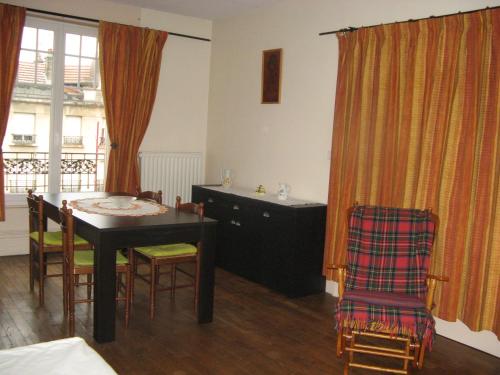 appartement 50 m2 , chambre , cuisine , salle de bains