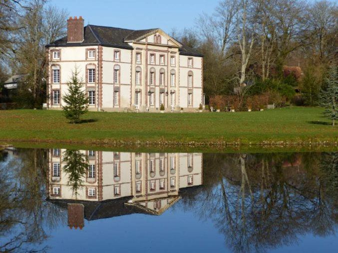 Appartement André Le Nôtre dans château XIX ème 21 Place de l'Eglise, 76850 Bracquetuit