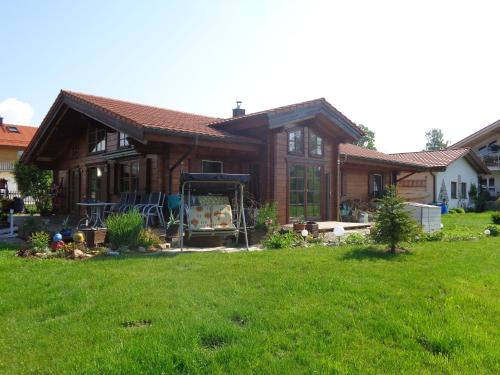 Barrierefreies Zimmer im Blockhaus mit Sauna am See