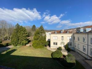 Bas château