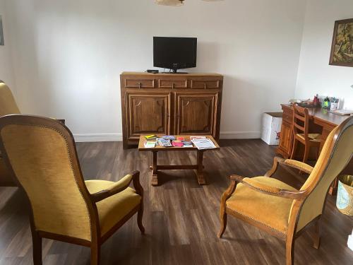 Séjour chez l'habitant Bel appartement à GRANVILLE 50400 partagé avec GERARD Minimun 2 nuits 327 RUE DES ECOLES 50400 Saint-Nicolas-près-Granville Normandie