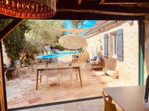 Belle chambre avec piscine et jacuzzi