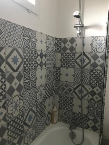 Belle chambre privée Cergy (dans le golf) proche RER A