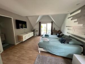 Belle chambre spacieuse et au calme