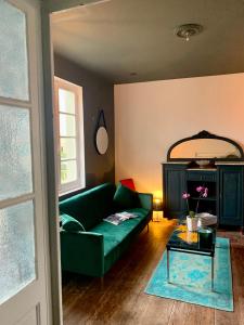 Boutique B&B- The Riverside Retreat