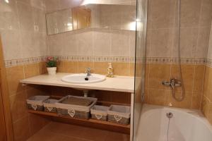 Casa com 3 confortáveis quartos ao lado do Mosteiro