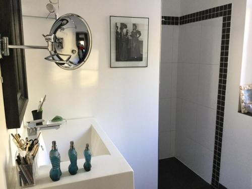 Chambre 1 personne avec terrasse centre ville Marseille 3 nuits min , femme uniquement