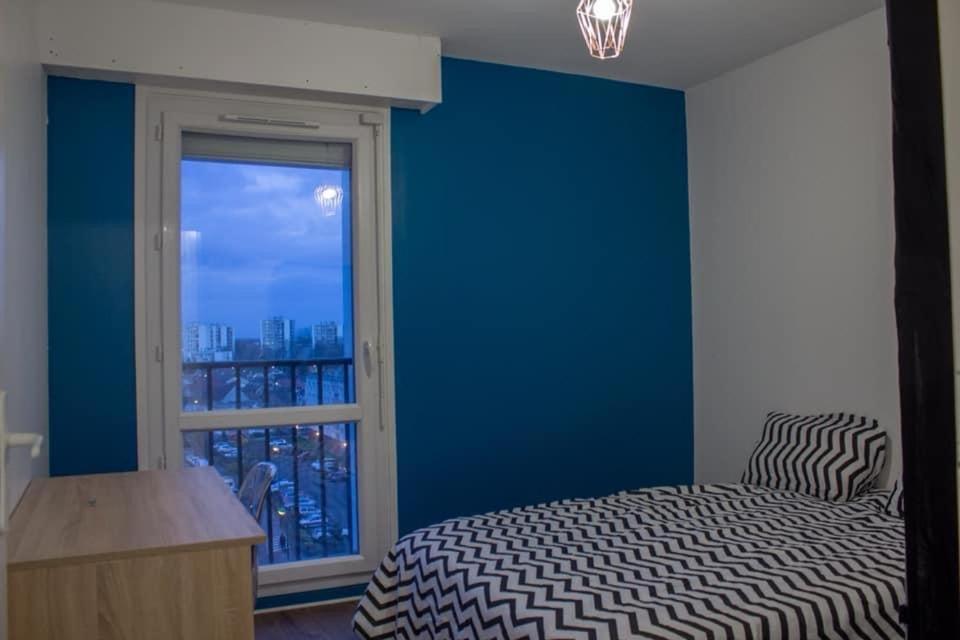 Séjour chez l'habitant Chambre aéroport Charles de Gaulle Dans une colocation Flatshare 1 Allée Maryse Hilsz 93270 Sevran