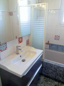 Chambre au calme et simple, cuisine a dispo
