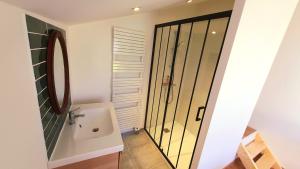 Chambre chez l'habitant avec salle d'eau en rez de chaussée 10 min gare et centre ville