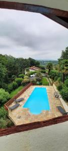 Chambre d'hôtes avec piscine au calme dans maison Basque